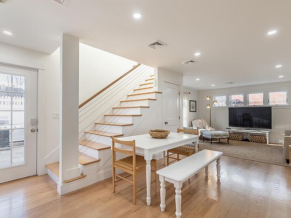 2nd image of 6 King St APT 3