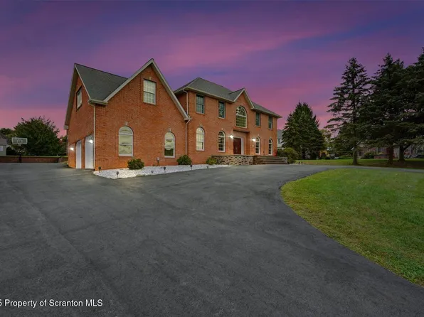 105 Crossgate Dr, Clarks Summit, PA 18411