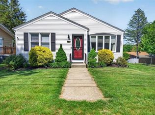 23 Park St, North Providence, RI 02904