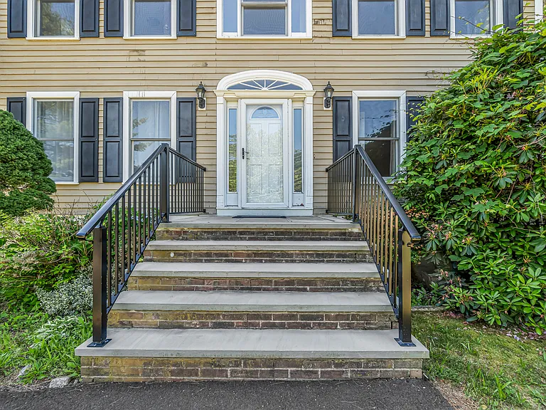 33 Serafin Ct — Photo 2