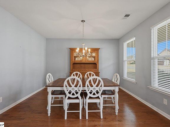 5th image of 258 E Pyrenees Dr