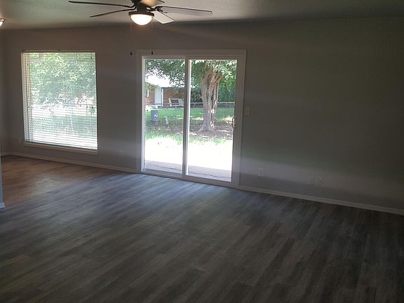 4th image of 2614 N Park Cir