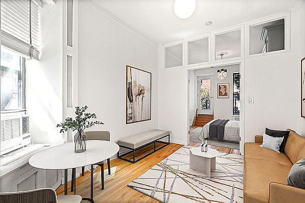 1st image of 225 W 10th St APT D