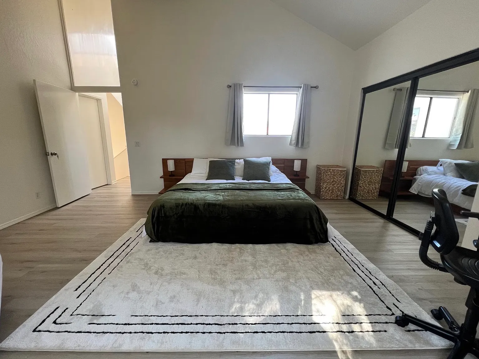 1 bed, 700 sqft, $2,000 — Photo 4