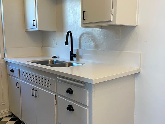 4th image of 1933 N Beachwood Dr APT 108