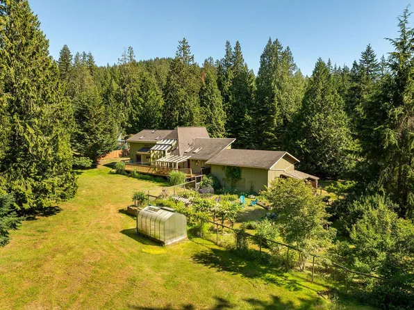 1532 Adams Rd, Bowen Island, BC V0N 1G2