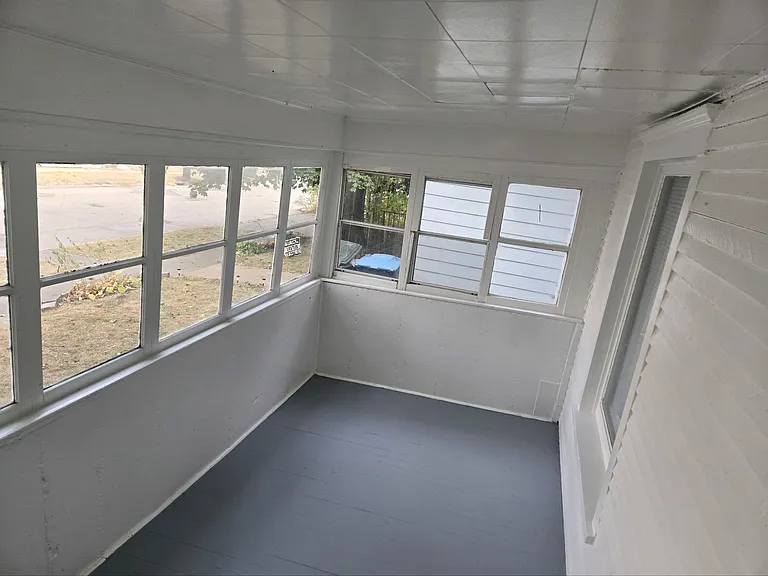 553 Bratnober St — Photo 9