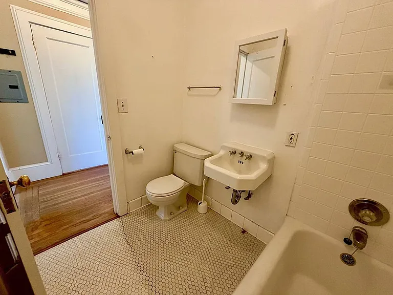 2409 College Ave — Photo 49