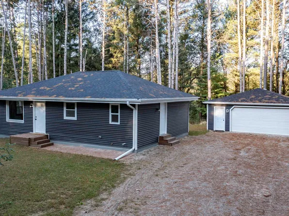 N1959 Virginia Dr, Waupaca, WI 54981