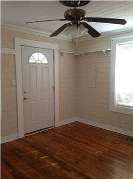 3rd image of 510 E De Soto St