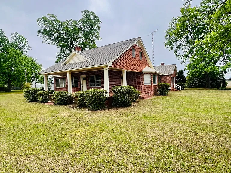 832 State Highway 134 E — Photo 2