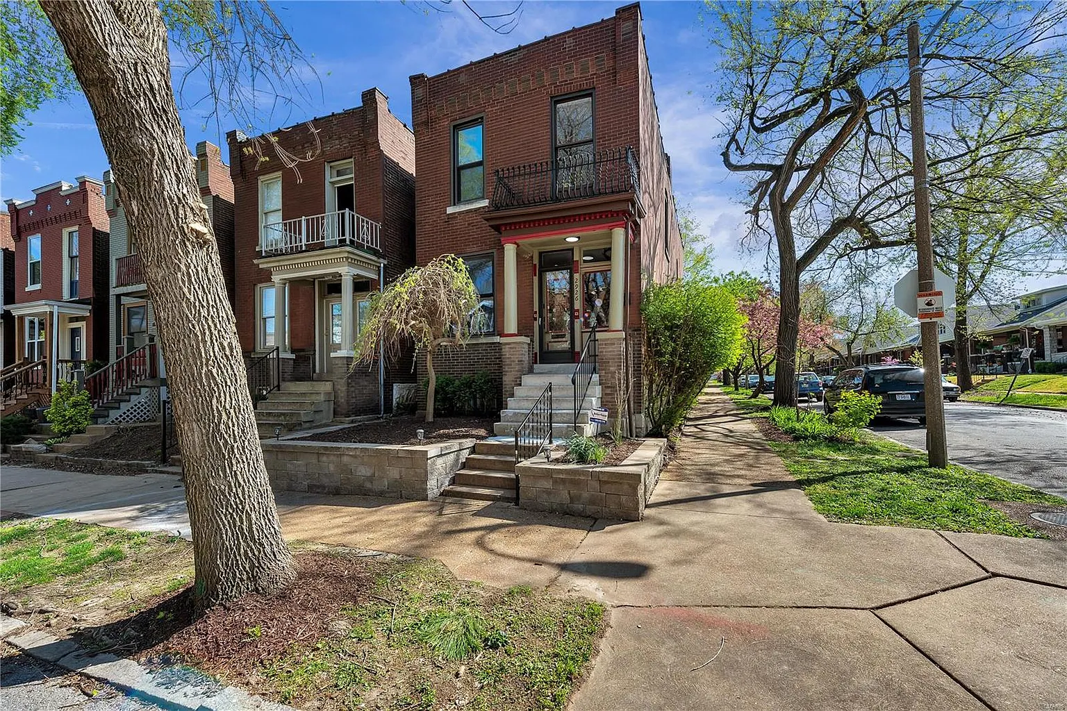 2926 Sidney St photo 1