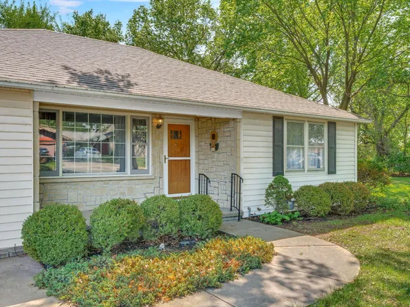 2008 SW Broadview Dr, Topeka, KS 66615