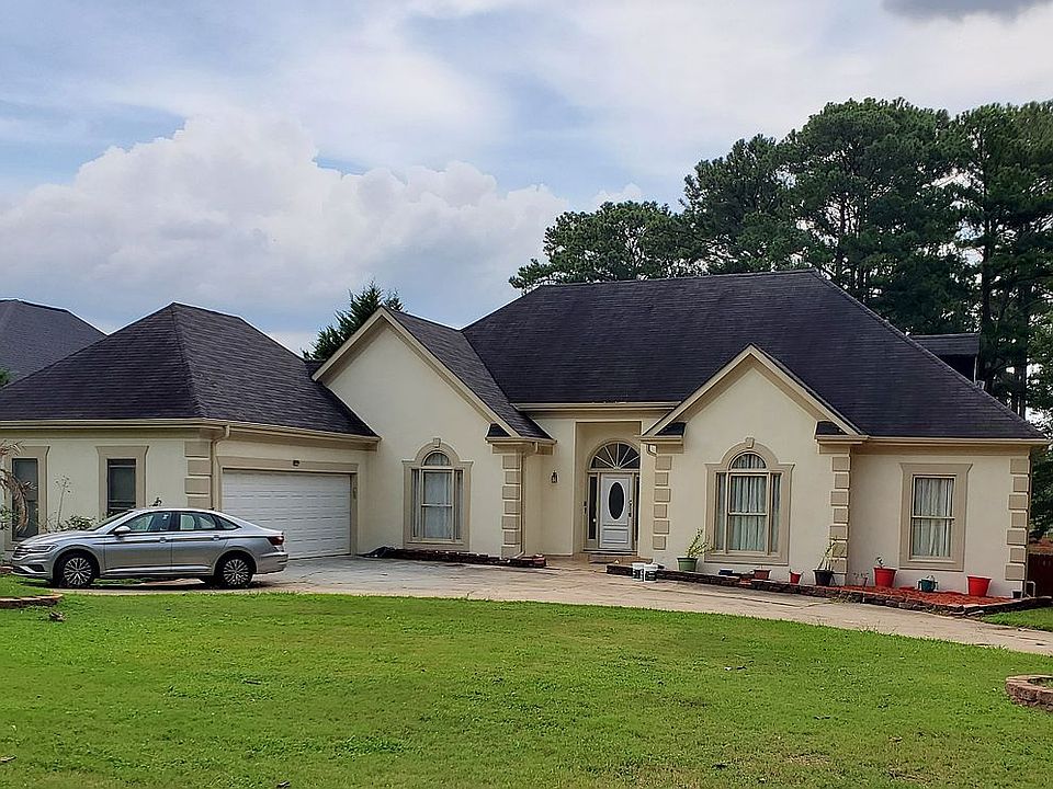 Has half moon Driveway.