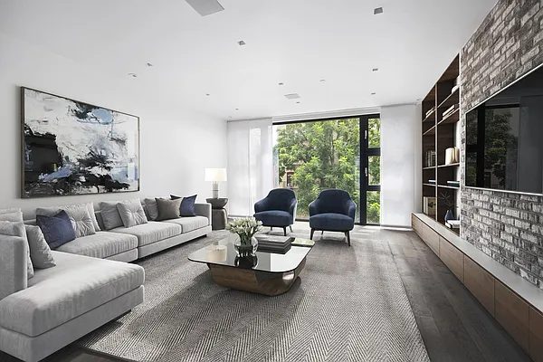 Rented by Compass | media 24