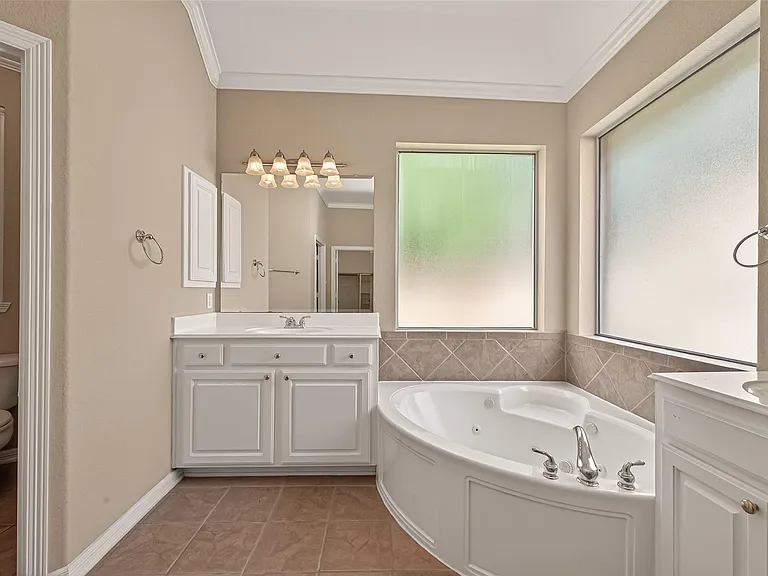 8110 Clearwater Xing — Photo 23