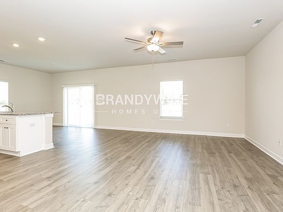 4th image of 3301 Quintana Dr