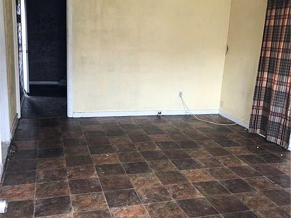3rd image of 806 Henderson St