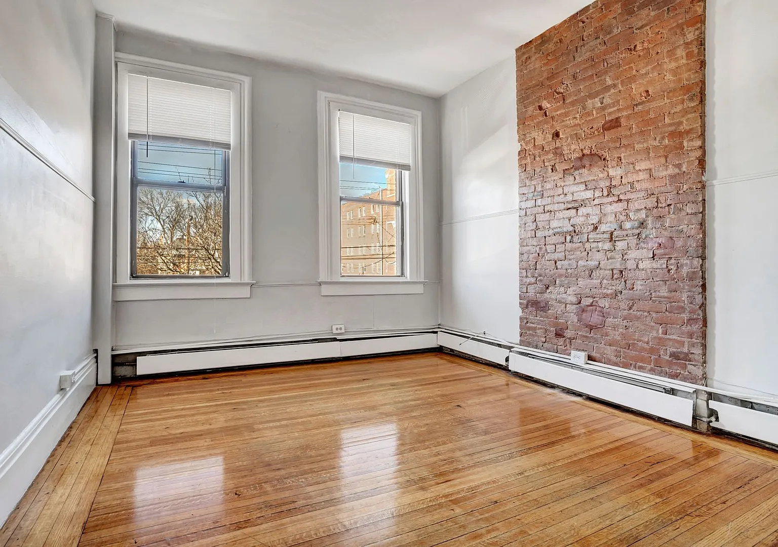 33-35 Howe Street — Photo 1