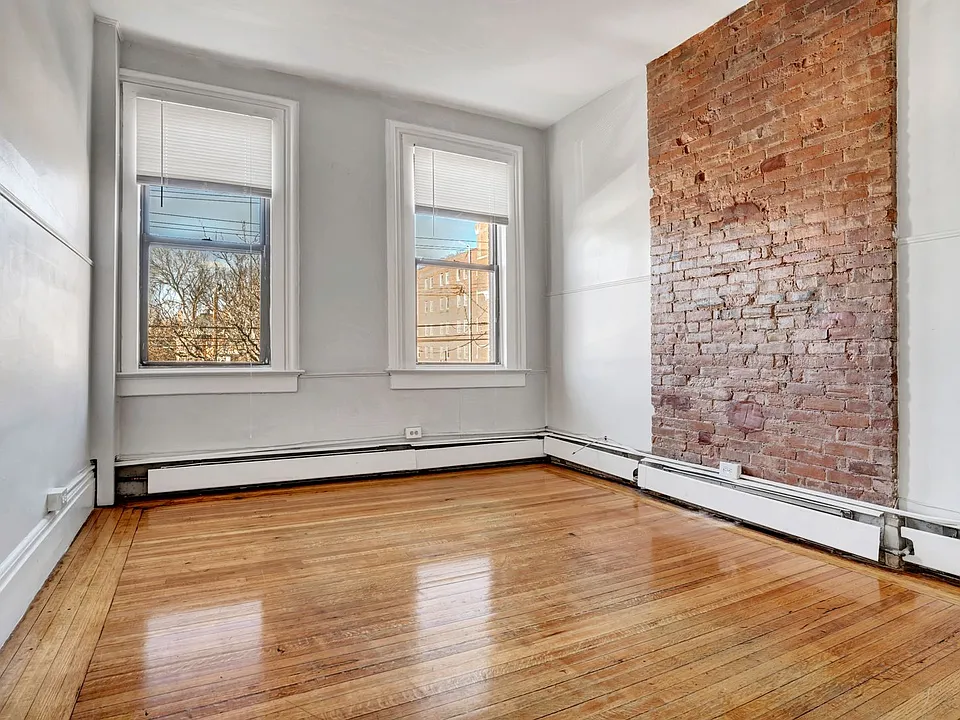 33 Howe St #35