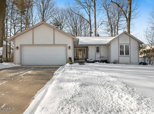 2498 Golfbury Dr SW, Wyoming, MI 49519