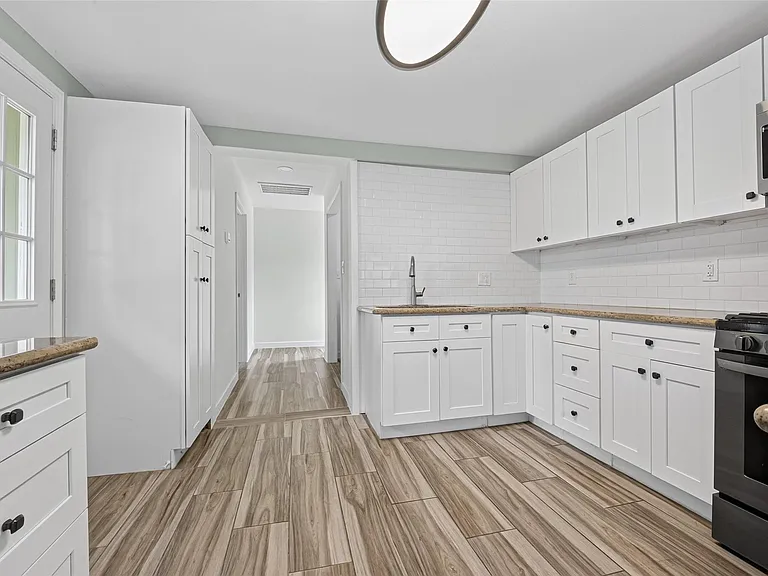 12814 Royce Ln — Photo 9