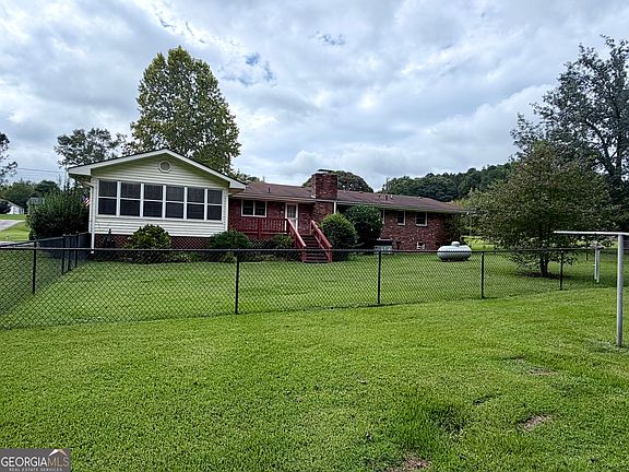 2nd image of 220 Fannin Rd