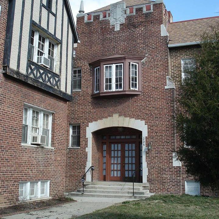 2nd image of 235 Emerson St NW APT 206