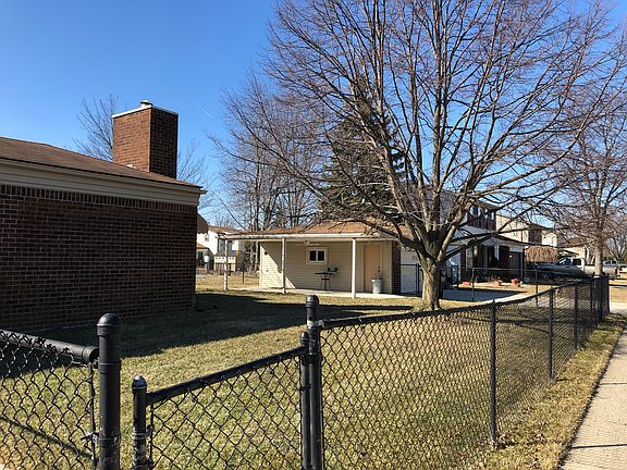 2nd image of 19160 Lancaster Dr