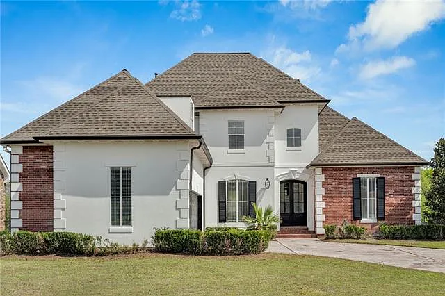 4 bed, 2.5 bath, 3600 sqft, $4,500 — Photo 1