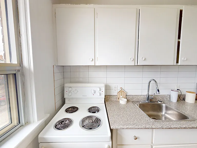 275 Oakwood Ave — Photo 6