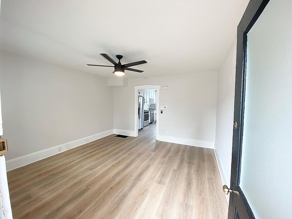 Front Entryway into 11 E Orange Street Lititz, PA 17543.