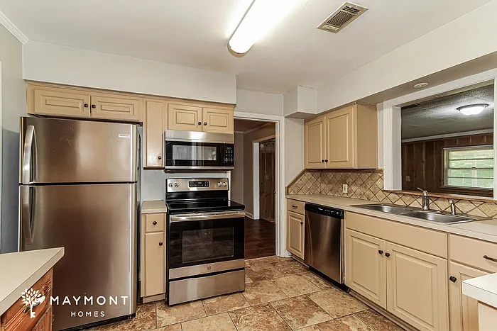 1007 Highpoint Rd — Photo 6