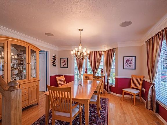 3rd image of 114 Janyce Dr