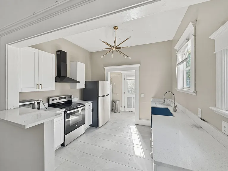1831 N Laura St — Photo 3