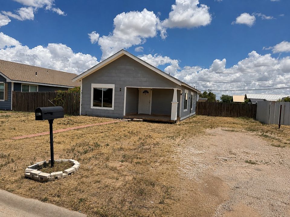 2nd image of 2209 Runnels St