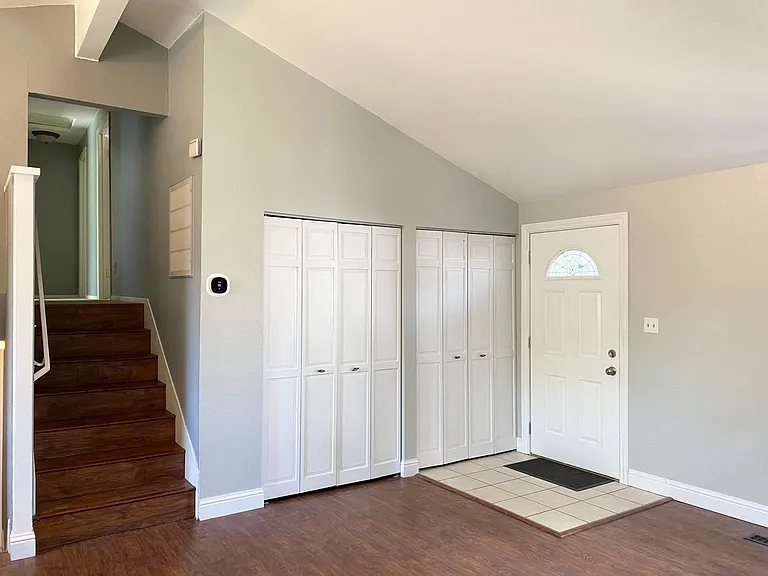 1470 Kirston St — Photo 3