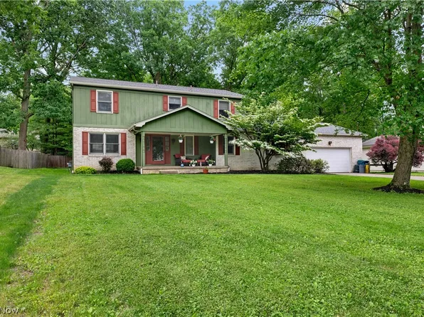 5261 Sampson Dr, Girard, OH 44420