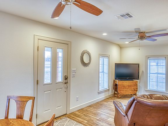 4th image of 503 W Haynie St