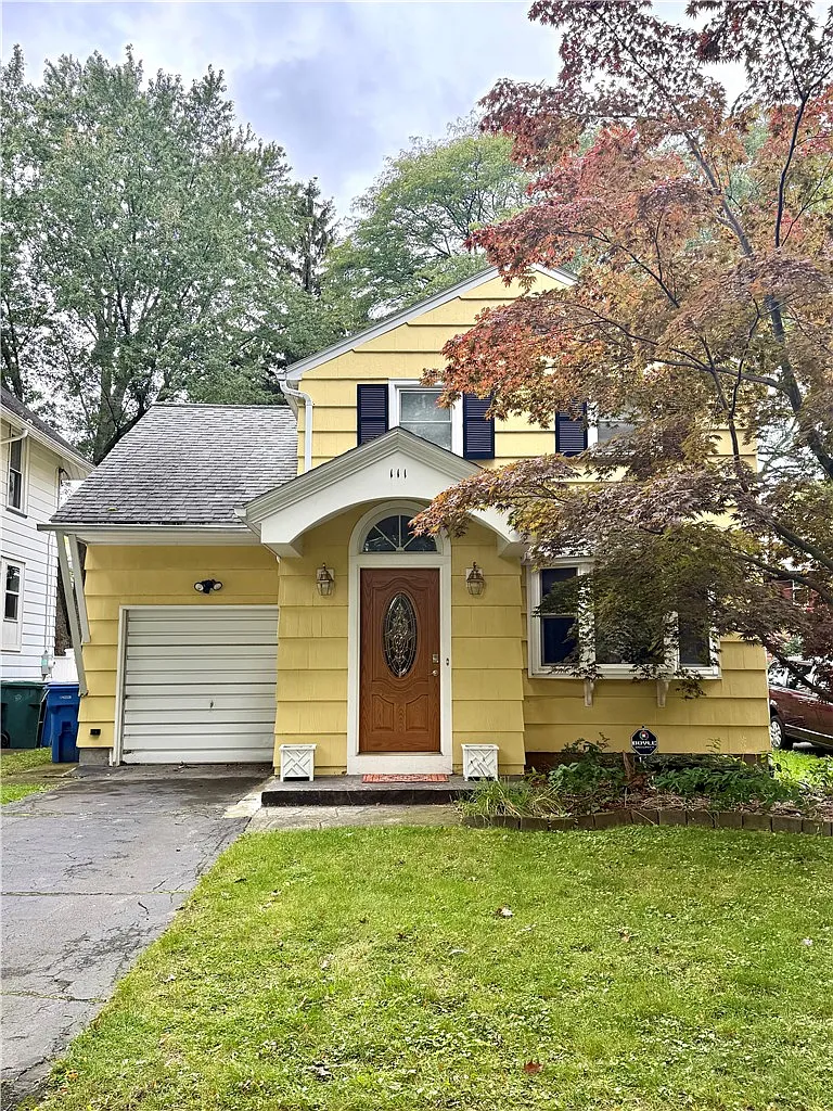 3 bed, 1.5 bath, 1170 sqft, $2,200 — Photo 1