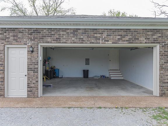 2nd image of 4586 Bradyville Pike