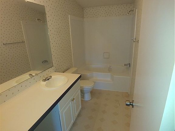 3rd image of 917 132nd St E