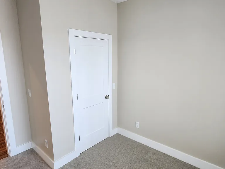 539 E 22nd St #3 — Photo 11