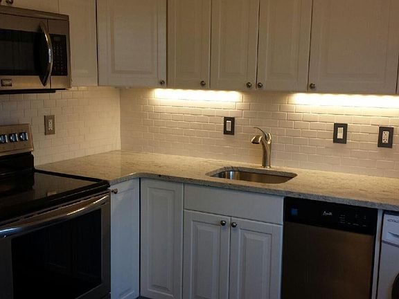 2nd image of 460 W Brown St