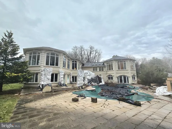 14 Carol Dr, Pine Hill, NJ 08021