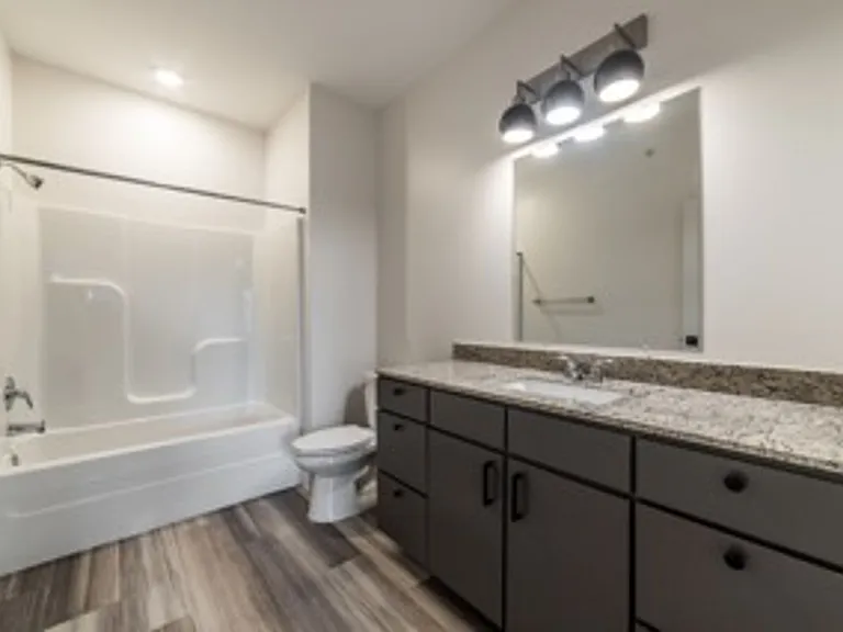 South Creekside Apartments — Photo 50