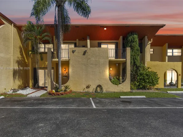 13715 SW 84th St APT F, Miami, FL 33183