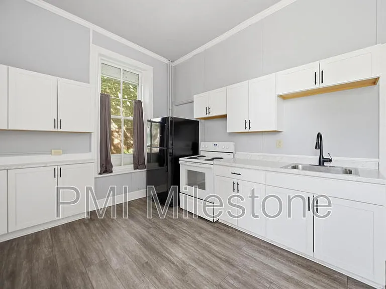 323 N Potomac St #1 — Photo 15