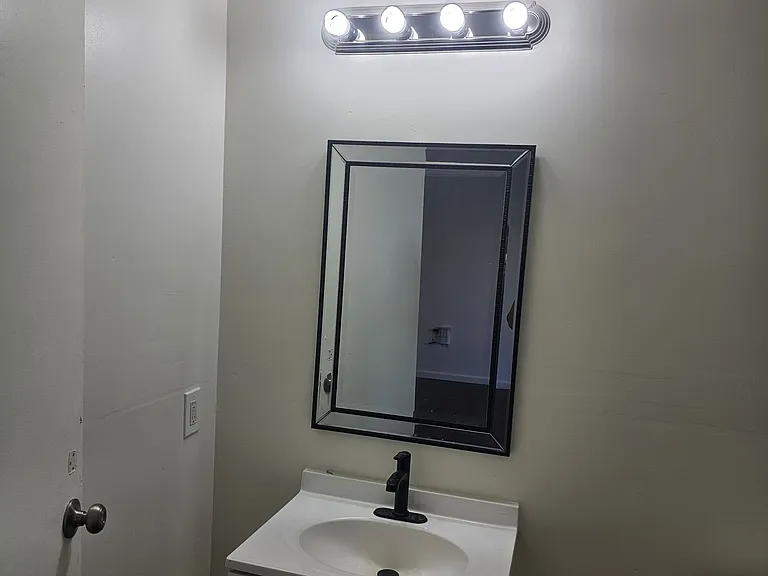 404 N 5th St #6 — Photo 4