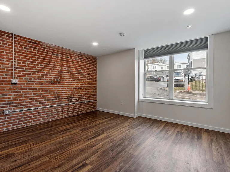 329 Main St #6 — Photo 9